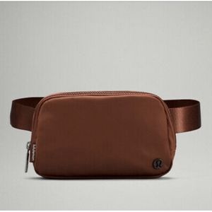 Lululemon Everywhere Belt Bag extended size